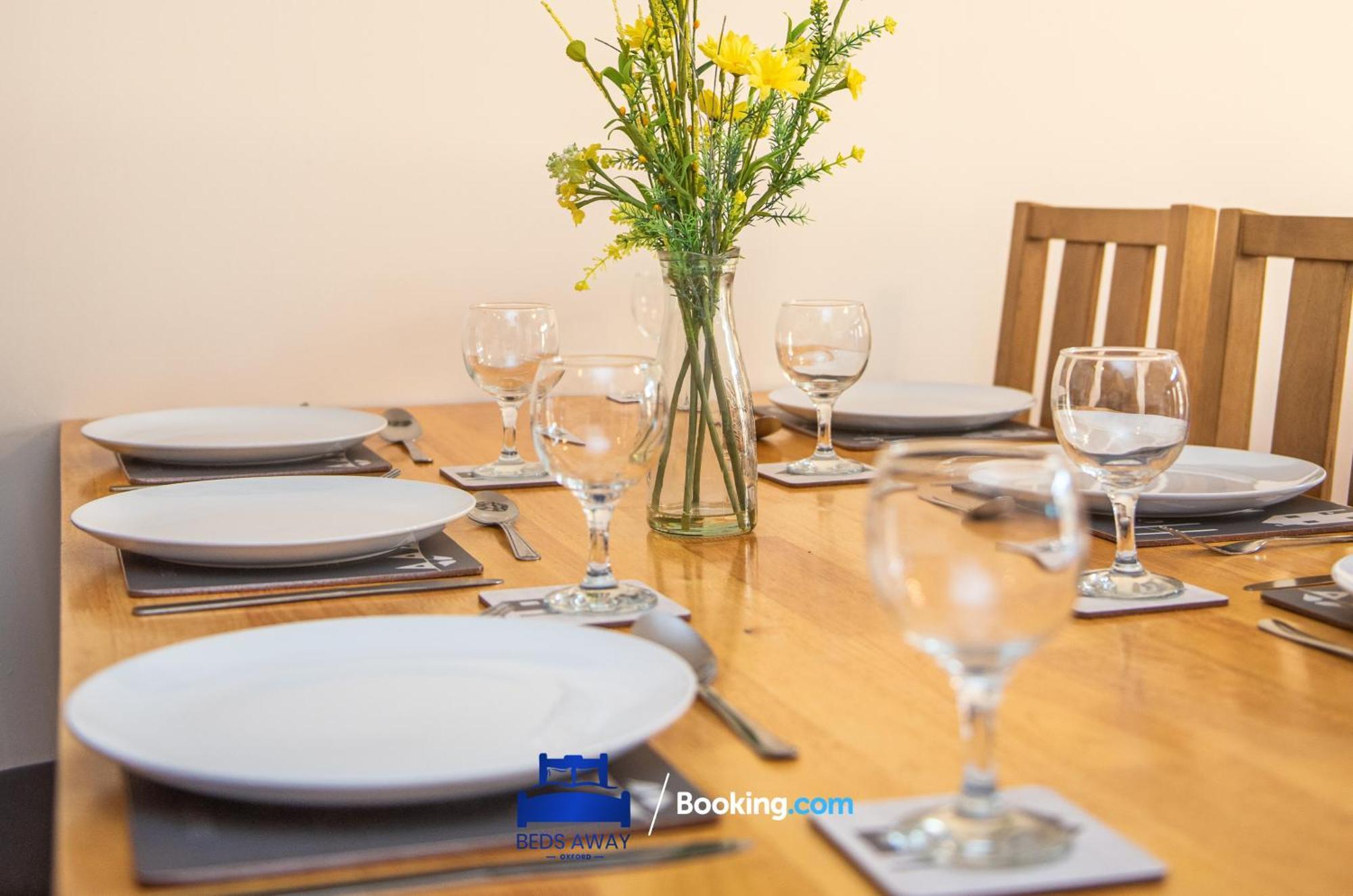 Апартаменты Two Bedroom By Beds Away Short Lets & Serviced Close To Airport And Blenheim Palace *